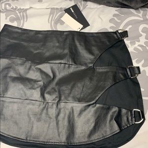 A never worn semi cut skirt from fashion nova!